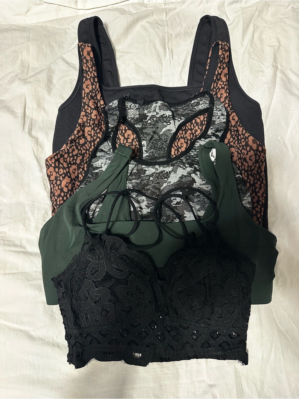 5 Sports bra Large and 1 medium